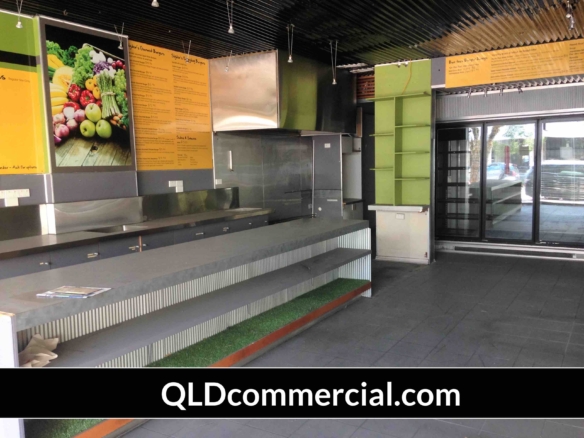 Restaurant, Juice Bar, Deli – Many Extras